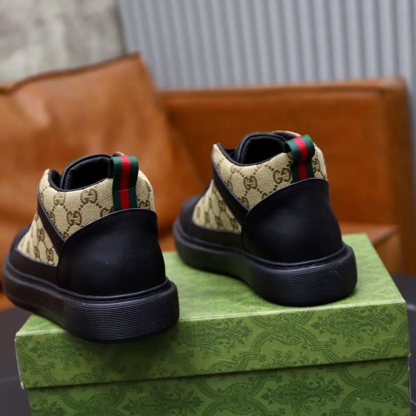 Ex-factory price: 462💰🙅‍♂️🙅‍♂️🙅‍♂️ Brand: Gucci GUCCi Standard code: 38-44 (45 customized) Grade: Same as the official website Material: Original cowhide material spliced with brand cloth Comfortable and breathable lining Lightweight and wear-resistant sports outsole Style category: Men's fashion casual shoes Running sports shoes Distinguished luxury brand elements Top luxury color: actual picture color